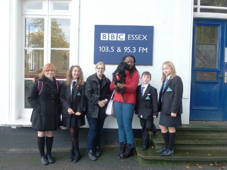 skole-hund-udenfor-455-2_814_e (3)