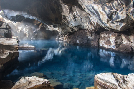 Grjotagja_cave