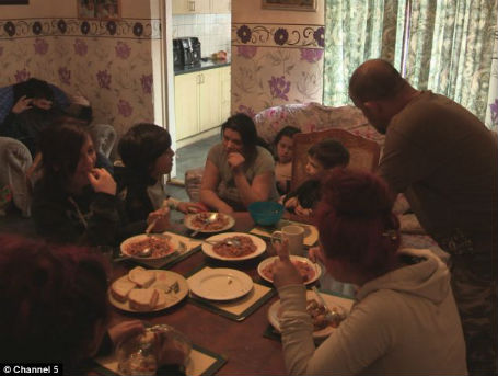 england-romaer-spise-455-article-2595815-1CCC947800000578-395_634x478