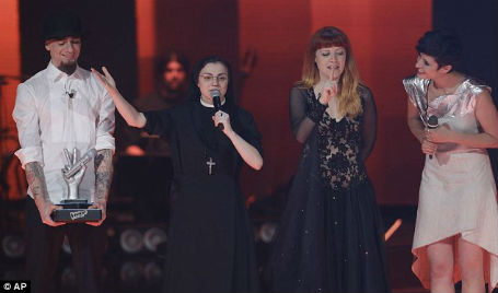 nonnen-4-455-1402075757509_wps_10_Sister_Cristina_Scuccia_s