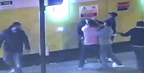 overfald-2-550-article-2667109-1F14162300000578-276_634x341