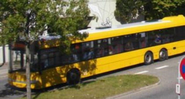 Danskerne levet livet farligt: Fire unge indvandretyper bag brutalt overfald i bus – tragisk forventeligt, lyder det fra professor